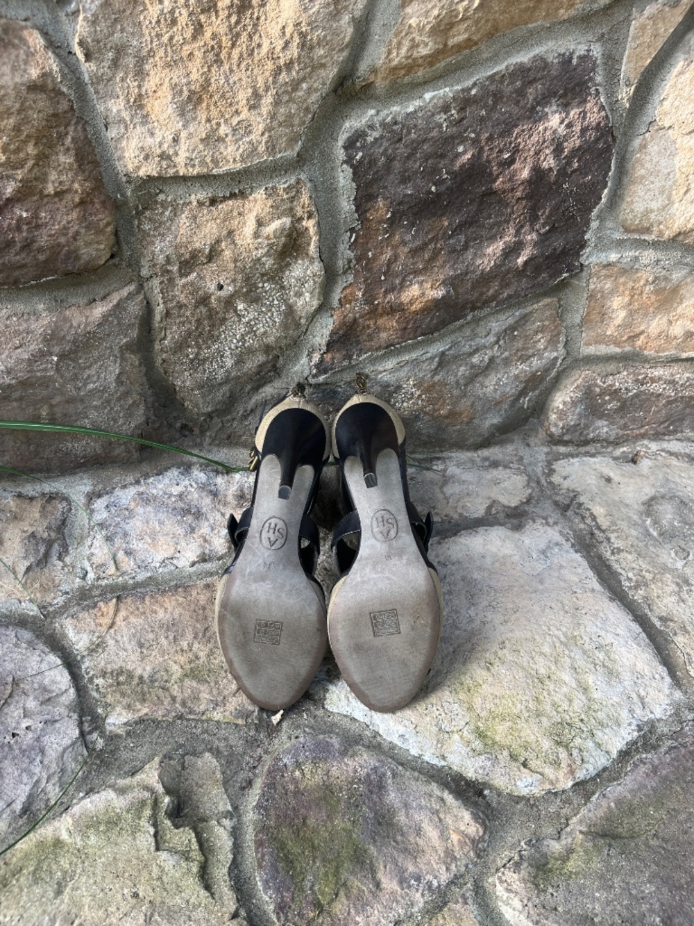 Woman’s shoes, worn once - Picture 6 of 6